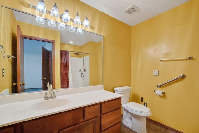 5042 Raintree Drive, West Des Moines, IA 50265