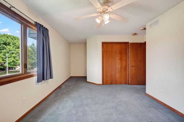 5042 Raintree Drive, West Des Moines, IA 50265