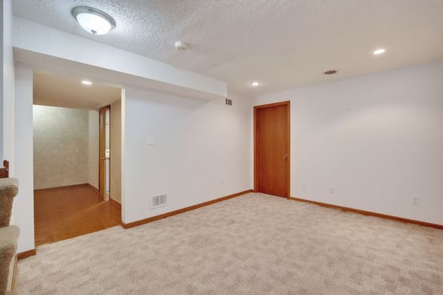 5042 Raintree Drive, West Des Moines, IA 50265
