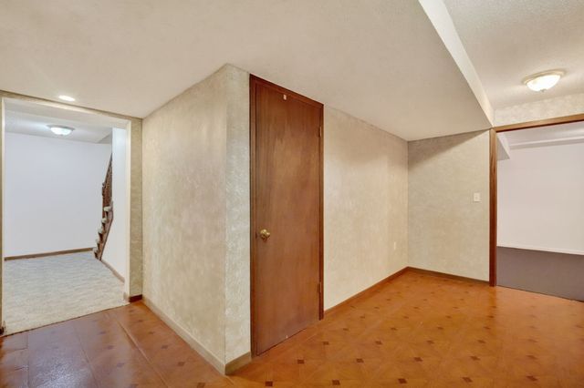 5042 Raintree Drive, West Des Moines, IA 50265