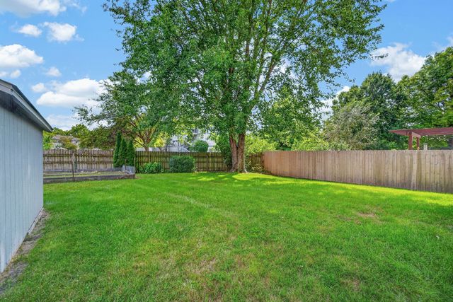 5042 Raintree Drive, West Des Moines, IA 50265