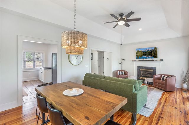 125 Cove Nook, Six Mile, SC 29682