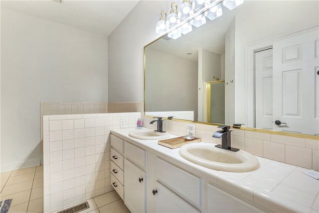 125 Cove Nook, Six Mile, SC 29682