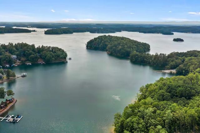 125 Cove Nook, Six Mile, SC 29682