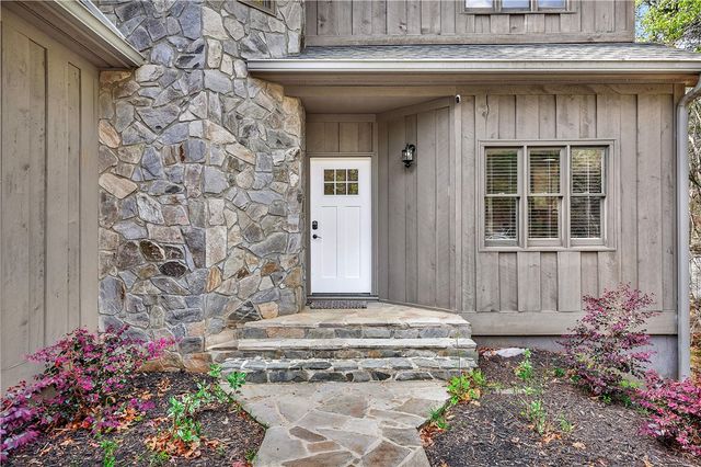 125 Cove Nook, Six Mile, SC 29682
