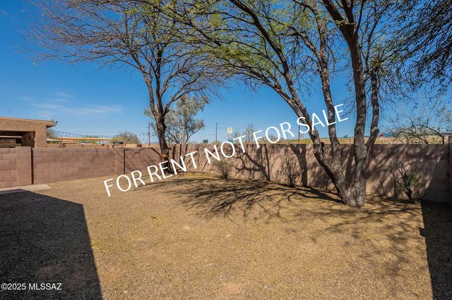 6339 E Garden Stone Drive, Tucson, AZ 85756