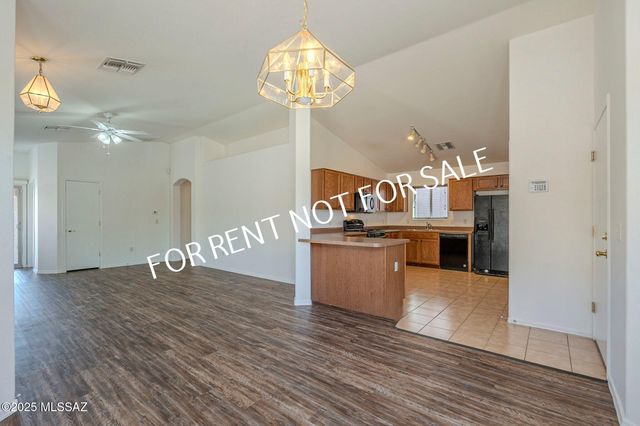6339 E Garden Stone Drive, Tucson, AZ 85756