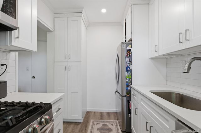 14 Soundview Avenue 28, White Plains, NY 10606