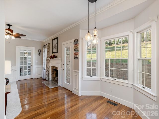 514 Whispering Hills Drive, Hendersonville, NC 28792