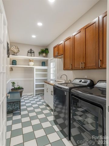 514 Whispering Hills Drive, Hendersonville, NC 28792