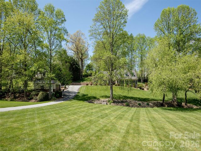 514 Whispering Hills Drive, Hendersonville, NC 28792