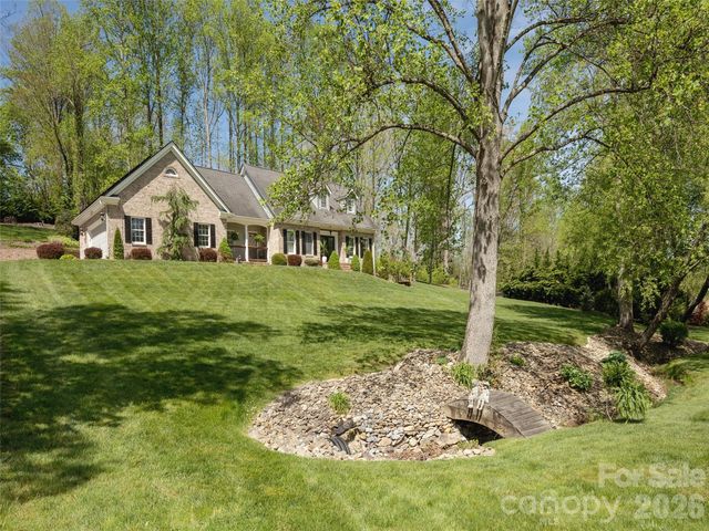 514 Whispering Hills Drive, Hendersonville, NC 28792