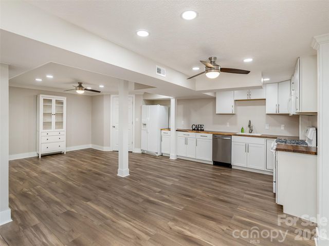 514 Whispering Hills Drive, Hendersonville, NC 28792