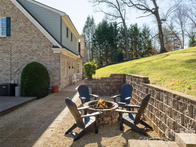 514 Whispering Hills Drive, Hendersonville, NC 28792
