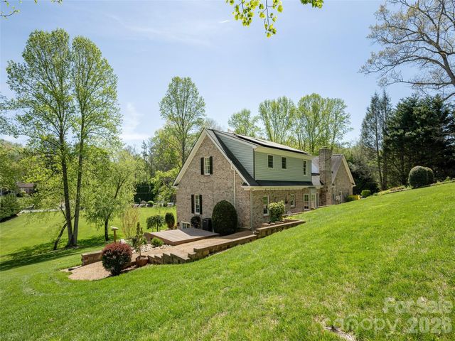 514 Whispering Hills Drive, Hendersonville, NC 28792