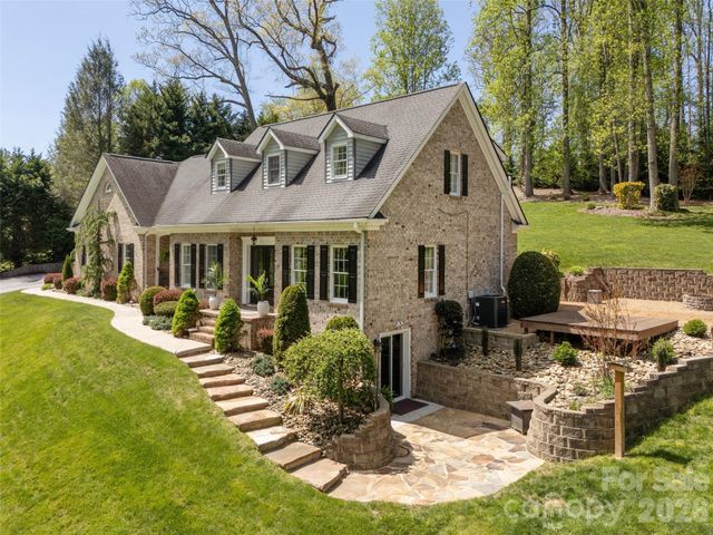 514 Whispering Hills Drive, Hendersonville, NC 28792