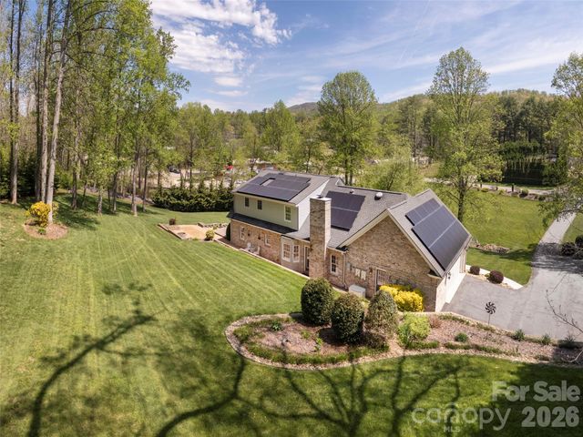 514 Whispering Hills Drive, Hendersonville, NC 28792