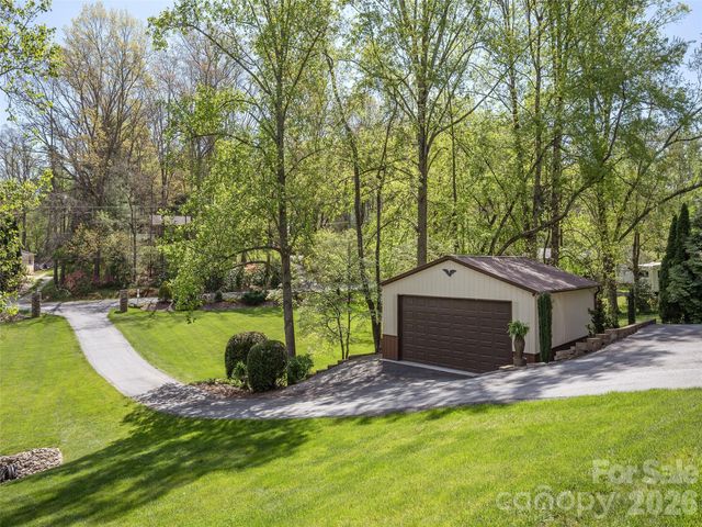 514 Whispering Hills Drive, Hendersonville, NC 28792