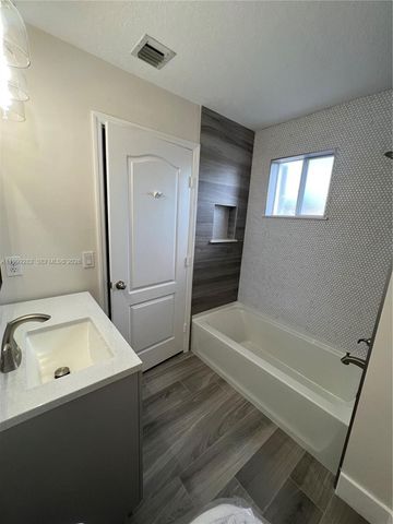 7319 NW 174th Ter 103, Hialeah, FL 33015