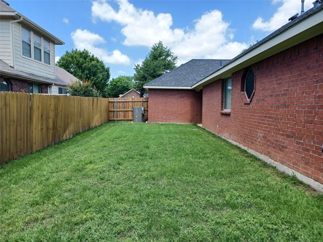 664 Vickie Street, Crowley, TX 76036