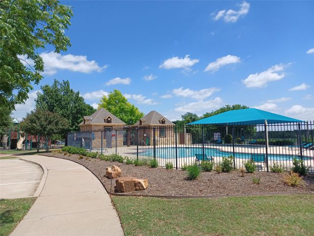 664 Vickie Street, Crowley, TX 76036