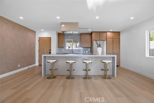 8321 Outland View, Sun Valley (los Angeles), CA 91352