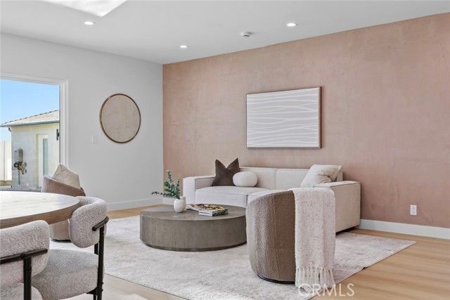 8321 Outland View, Sun Valley (los Angeles), CA 91352