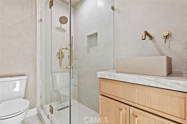 8321 Outland View, Sun Valley (los Angeles), CA 91352