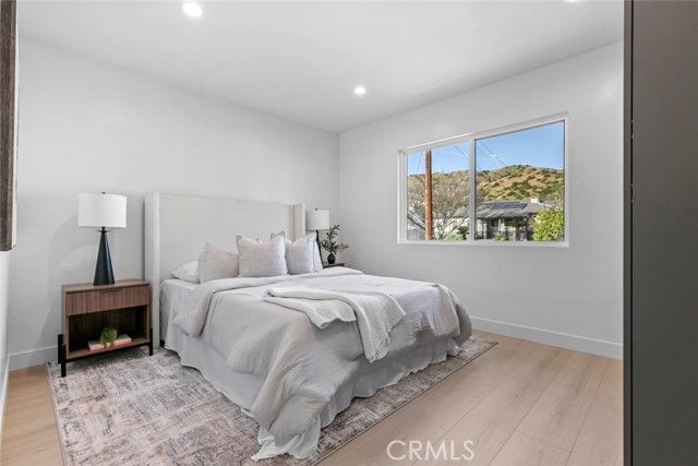 8321 Outland View, Sun Valley (los Angeles), CA 91352