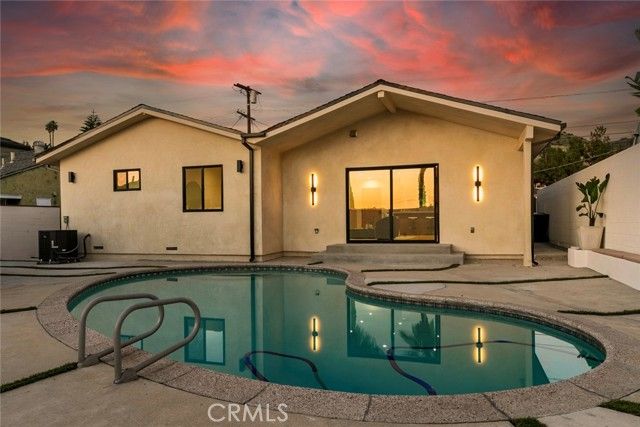 8321 Outland View, Sun Valley (los Angeles), CA 91352