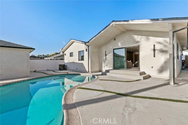 8321 Outland View, Sun Valley (los Angeles), CA 91352