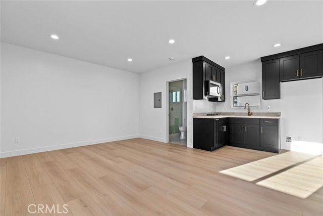 8321 Outland View, Sun Valley (los Angeles), CA 91352