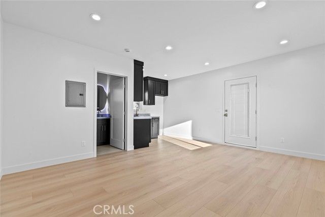 8321 Outland View, Sun Valley (los Angeles), CA 91352