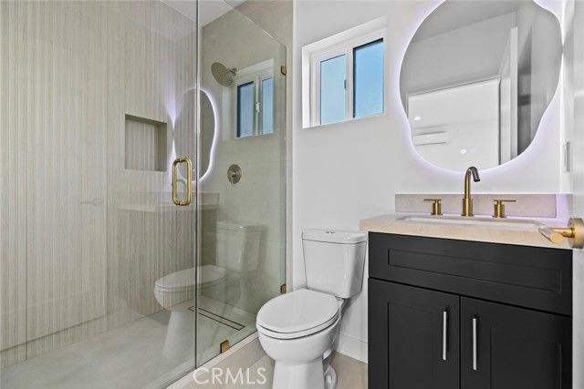 8321 Outland View, Sun Valley (los Angeles), CA 91352