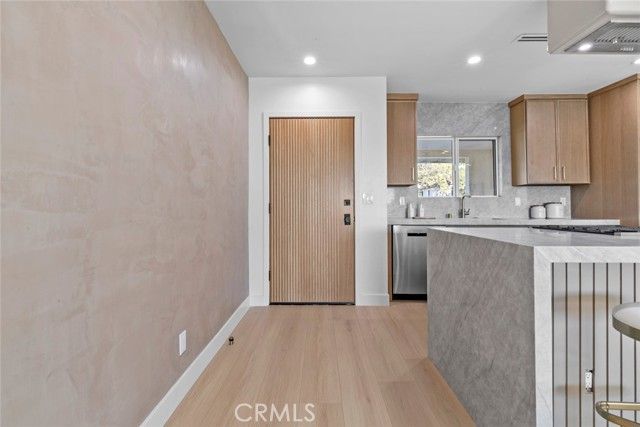 8321 Outland View, Sun Valley (los Angeles), CA 91352