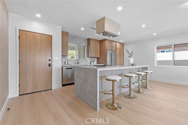 8321 Outland View, Sun Valley (los Angeles), CA 91352