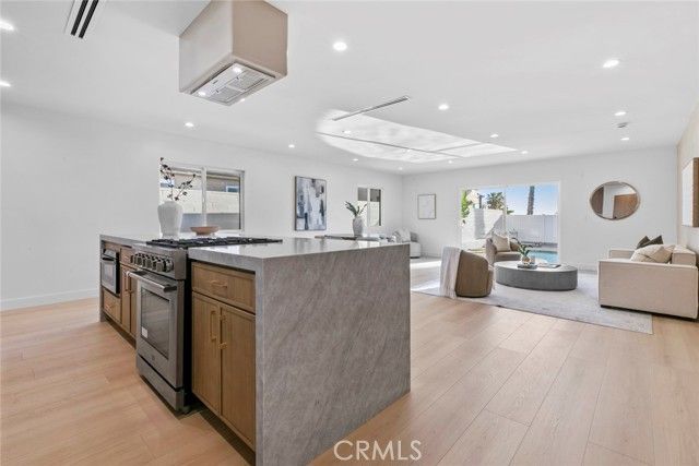 8321 Outland View, Sun Valley (los Angeles), CA 91352