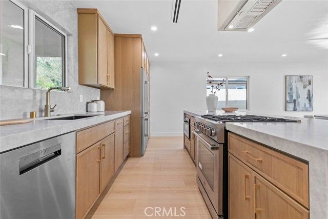 8321 Outland View, Sun Valley (los Angeles), CA 91352