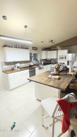 19549 E SCENIC LOOP Road E, Black Canyon City, AZ 85324