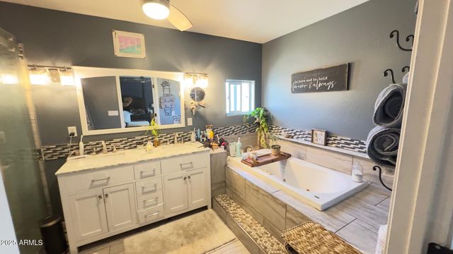 19549 E SCENIC LOOP Road E, Black Canyon City, AZ 85324