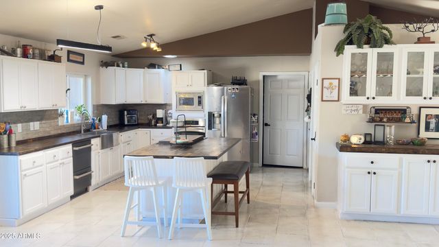 19549 E SCENIC LOOP Road E, Black Canyon City, AZ 85324