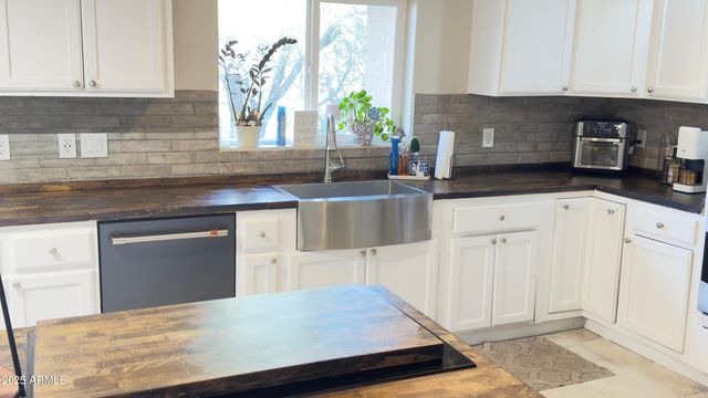 19549 E SCENIC LOOP Road E, Black Canyon City, AZ 85324