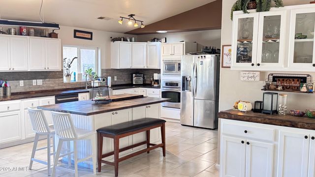 19549 E SCENIC LOOP Road E, Black Canyon City, AZ 85324