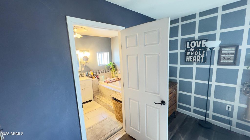 Image 22 of property listing at 19549 E SCENIC LOOP Road E, Black Canyon City, AZ 85324