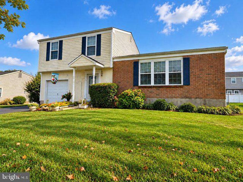 3281 SARMIENTO DR, BENSALEM, PA 19020 — exterior