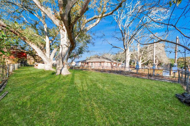 12910 Woody Cr107 Road, Brookside, TX 77581