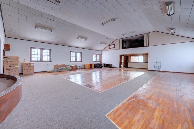 1020 E 12th Ave, Winfield, KS 67156