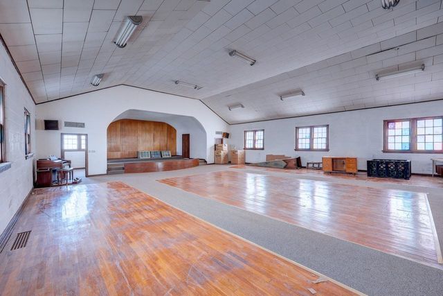 1020 E 12th Ave, Winfield, KS 67156