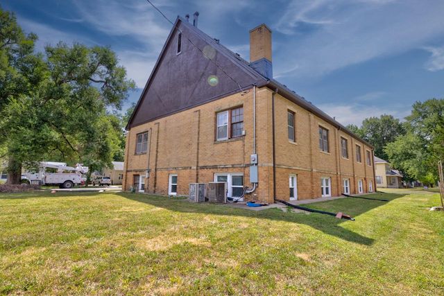 1020 E 12th Ave, Winfield, KS 67156