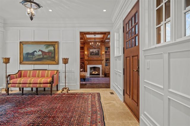 745 E Woodland Road, Lake Forest, IL 60045